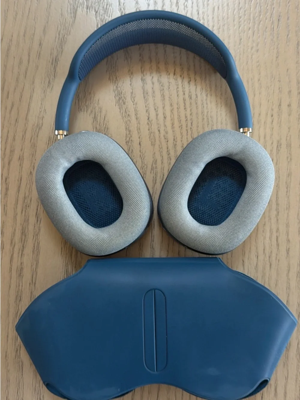 Apple AirPod Max 1st gen Wireless Over-Ear Headphones in Silver and Blue